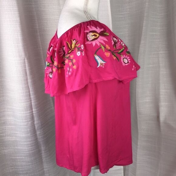 NWT On or Off Shoulder Pink Floral Embroidered Blouse Festive Lightweight - Picture 3 of 10